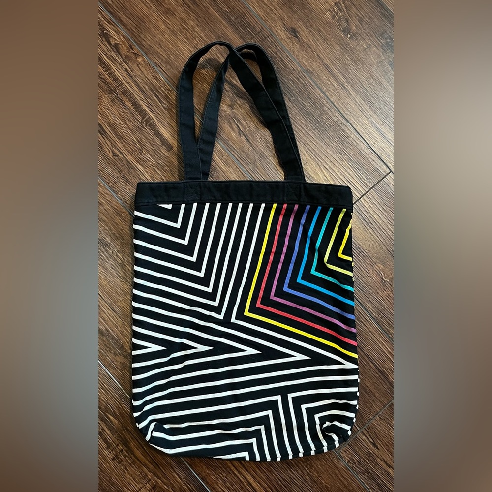 Tote bag with geometric pattern.  100% cotton. No brand tag.